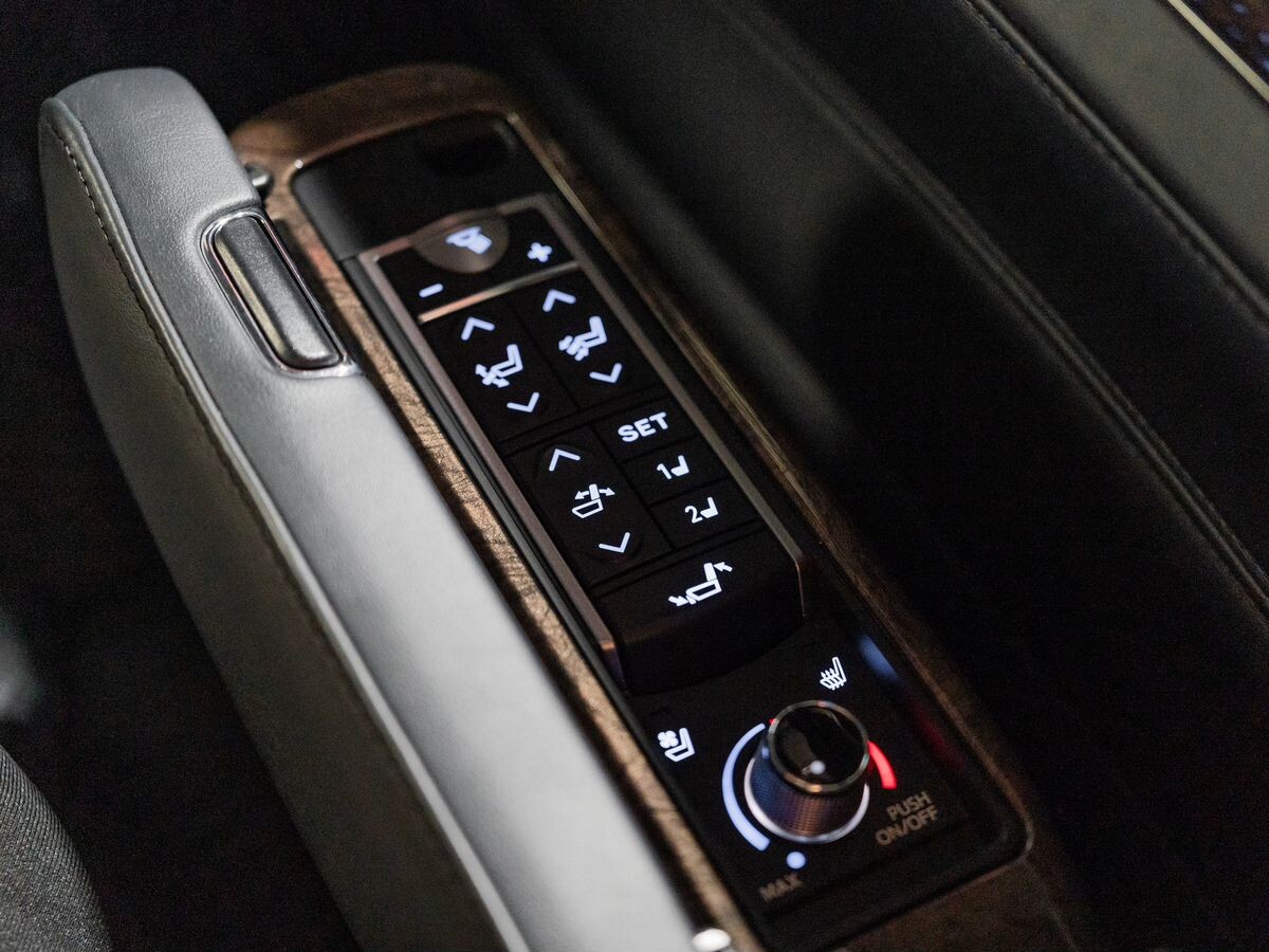 Toyota Alphard 2021 - фото автомобиля
