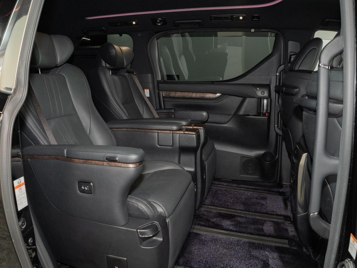 Toyota Alphard 2021 - фото автомобиля