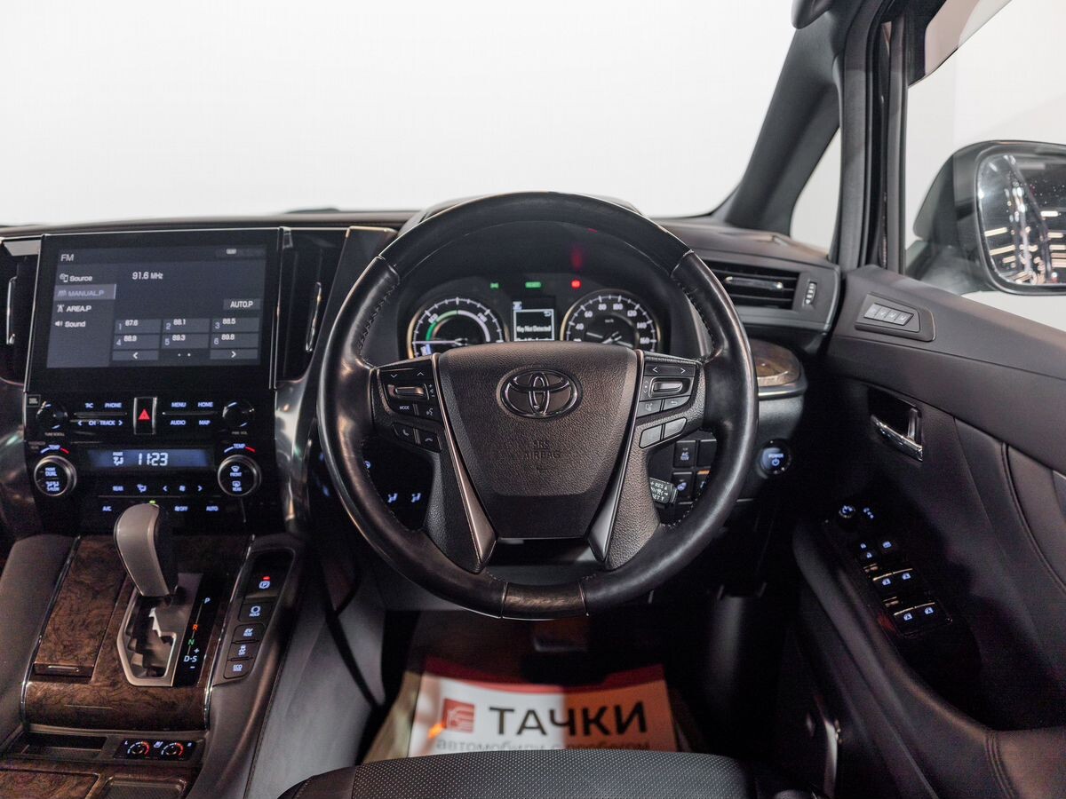 Toyota Alphard 2021 - фото автомобиля
