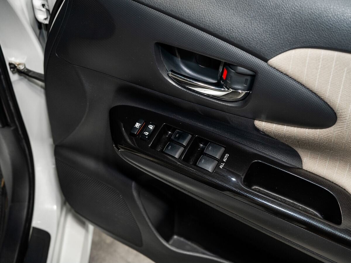 Toyota Wish 2016 - фото автомобиля