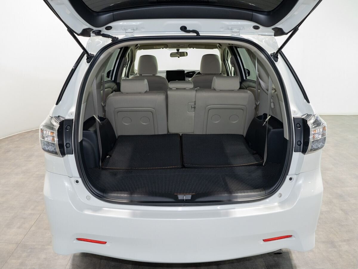 Toyota Wish 2016 - фото автомобиля