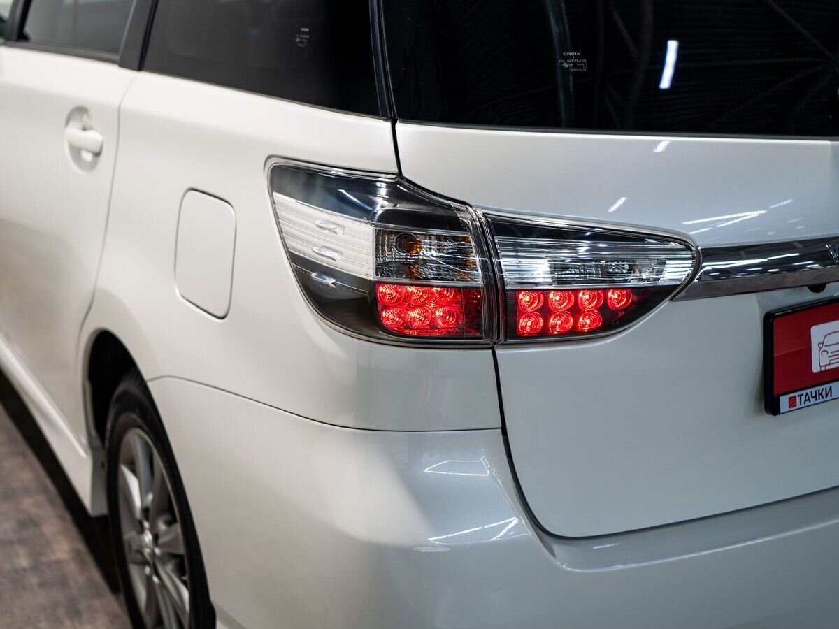 Toyota Wish 2016 - фото автомобиля
