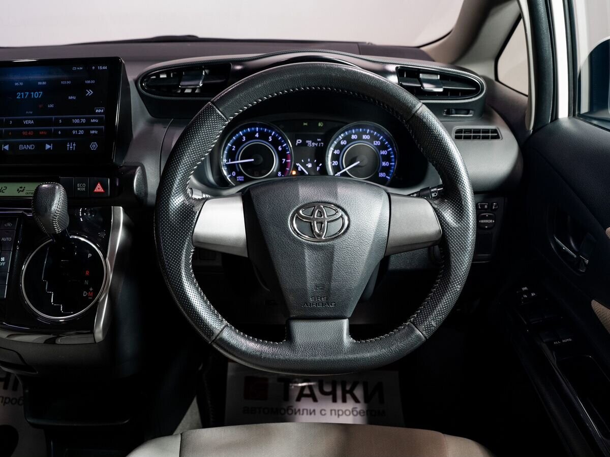 Toyota Wish 2016 - фото автомобиля