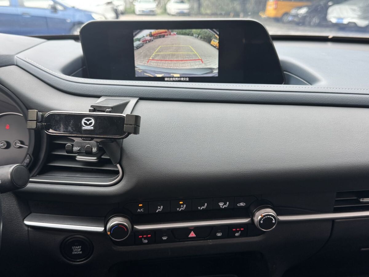 Mazda CX-30 2022 - фото автомобиля