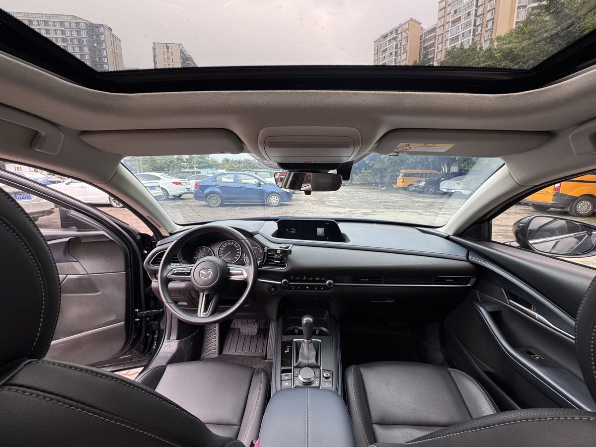Mazda CX-30 2022 - фото автомобиля