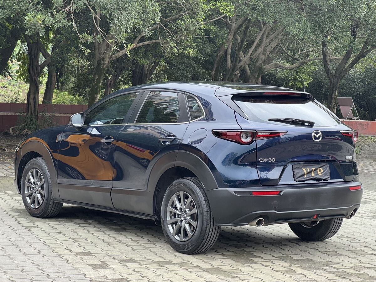 Mazda CX-30 2022 - фото автомобиля