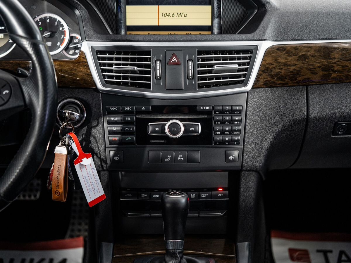 Mercedes-Benz E-Class 2011 - фото автомобиля