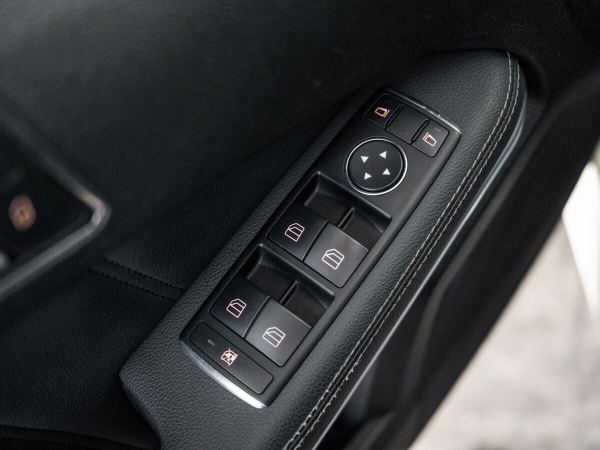 Mercedes-Benz E-Class 2011 - фото автомобиля