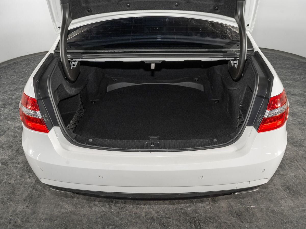 Mercedes-Benz E-Class 2011 - фото автомобиля