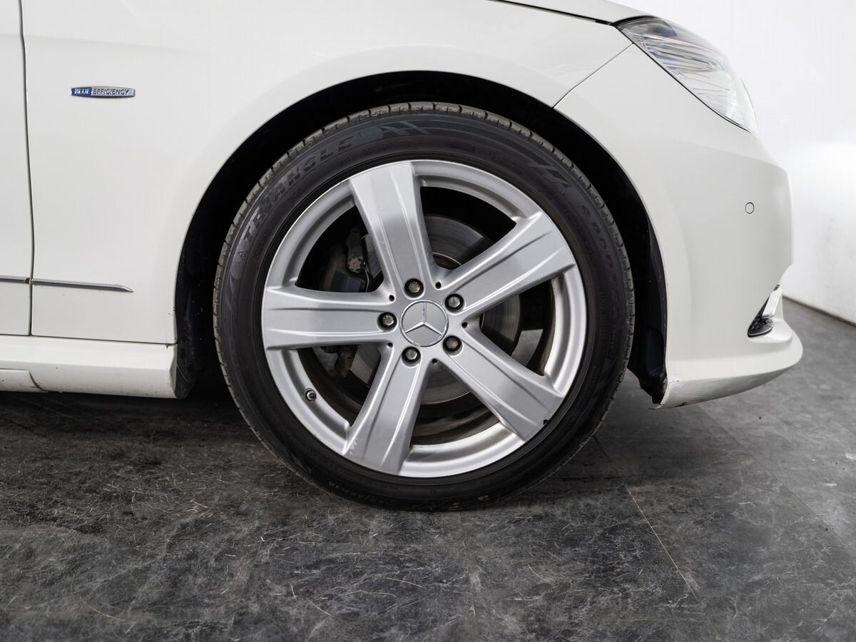 Mercedes-Benz E-Class 2011 - фото автомобиля