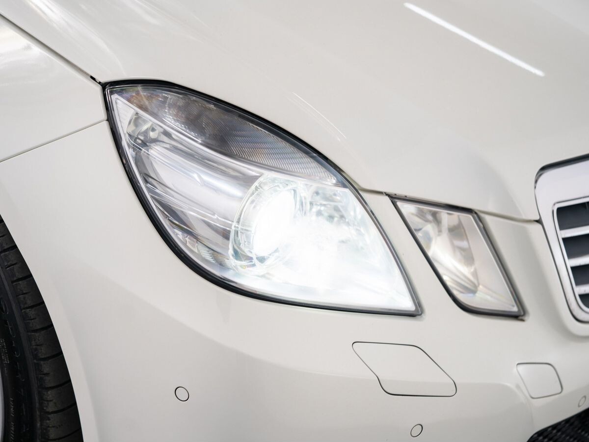 Mercedes-Benz E-Class 2011 - фото автомобиля