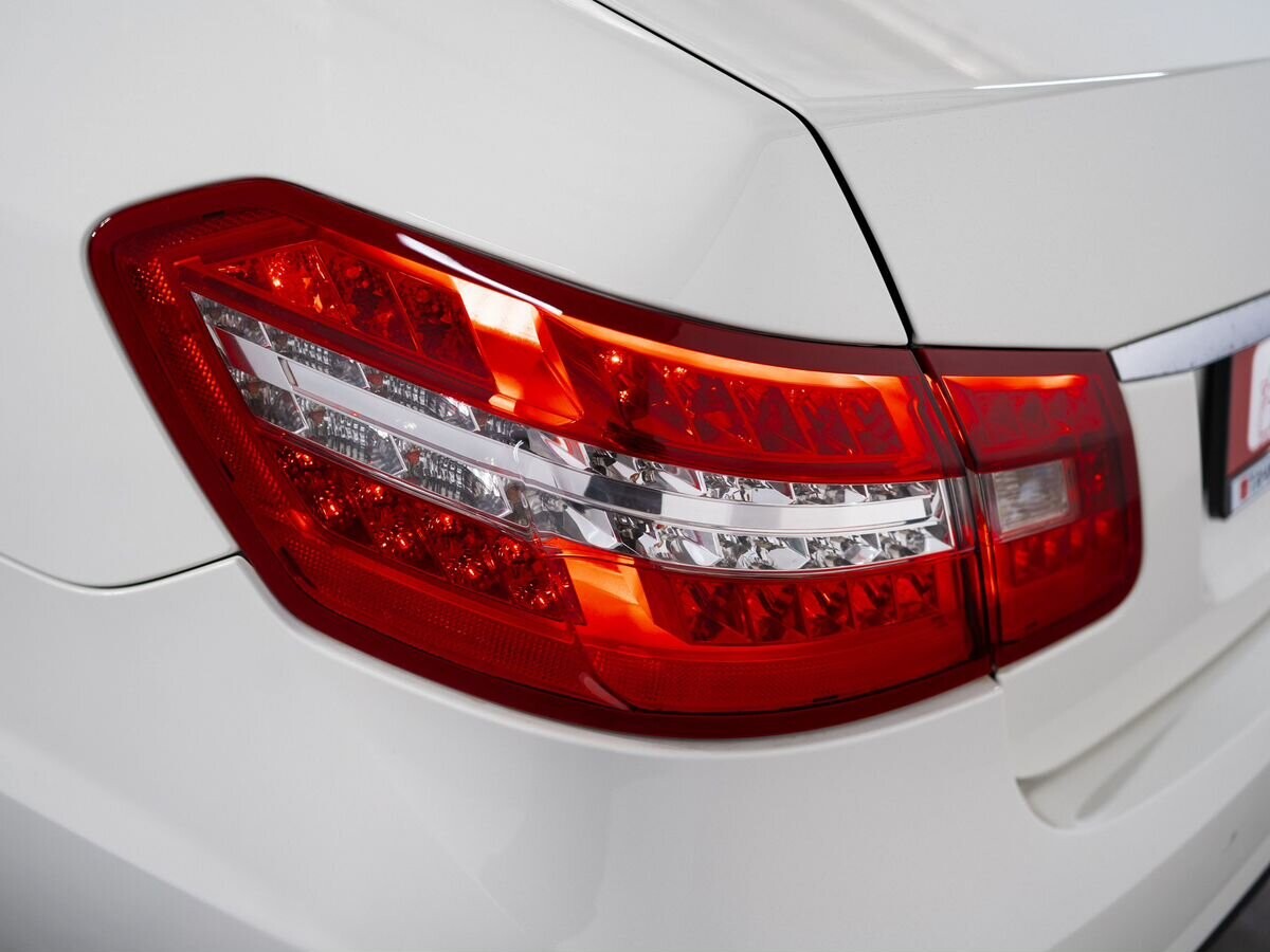 Mercedes-Benz E-Class 2011 - фото автомобиля