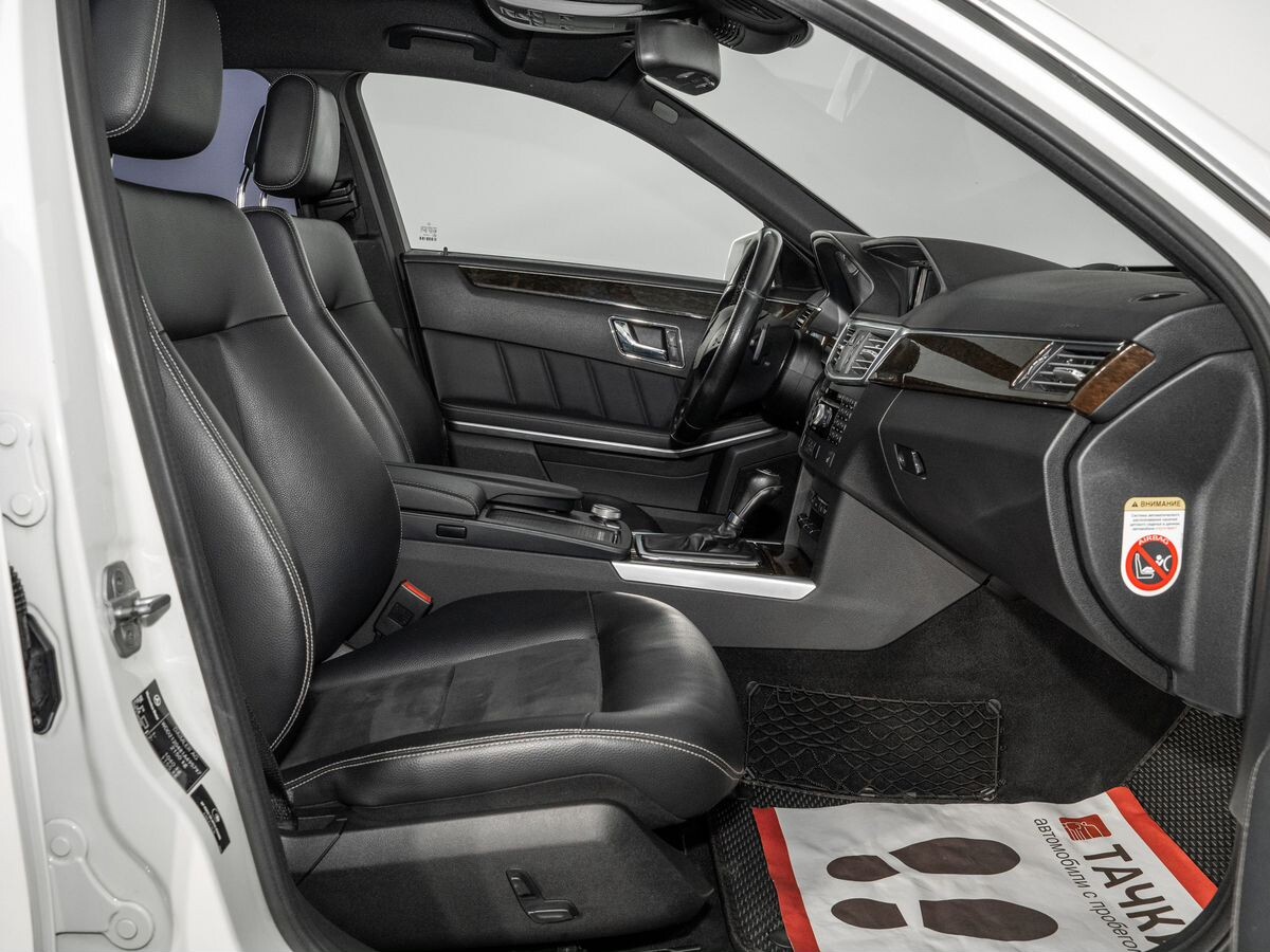 Mercedes-Benz E-Class 2011 - фото автомобиля