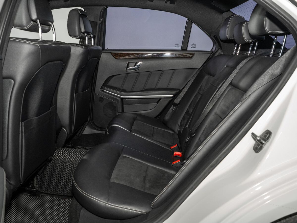 Mercedes-Benz E-Class 2011 - фото автомобиля