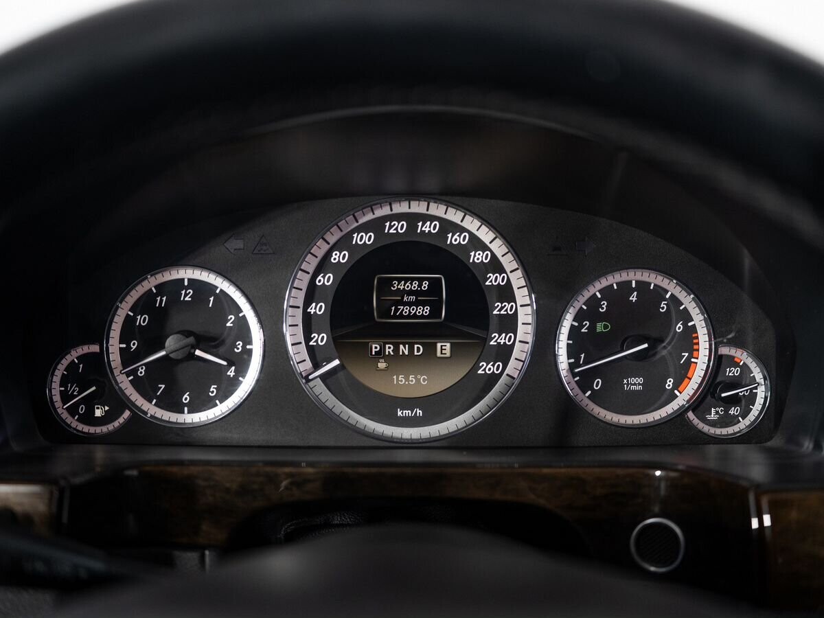 Mercedes-Benz E-Class 2011 - фото автомобиля