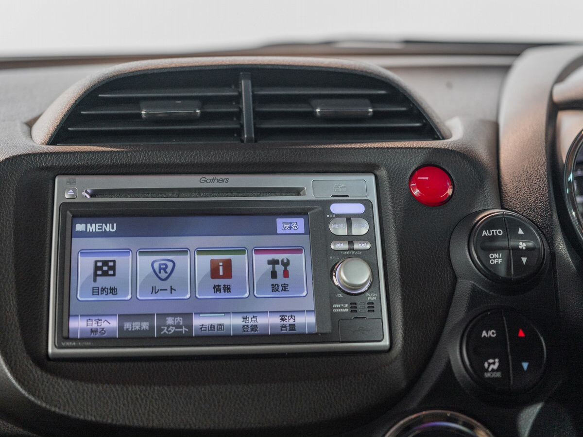 Honda Fit Shuttle 2012 - фото автомобиля