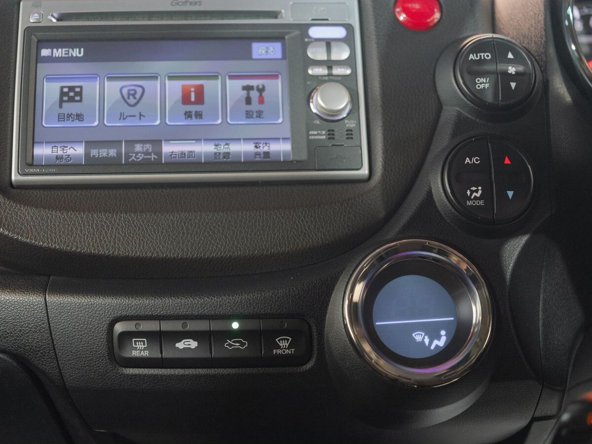 Honda Fit Shuttle 2012 - фото автомобиля