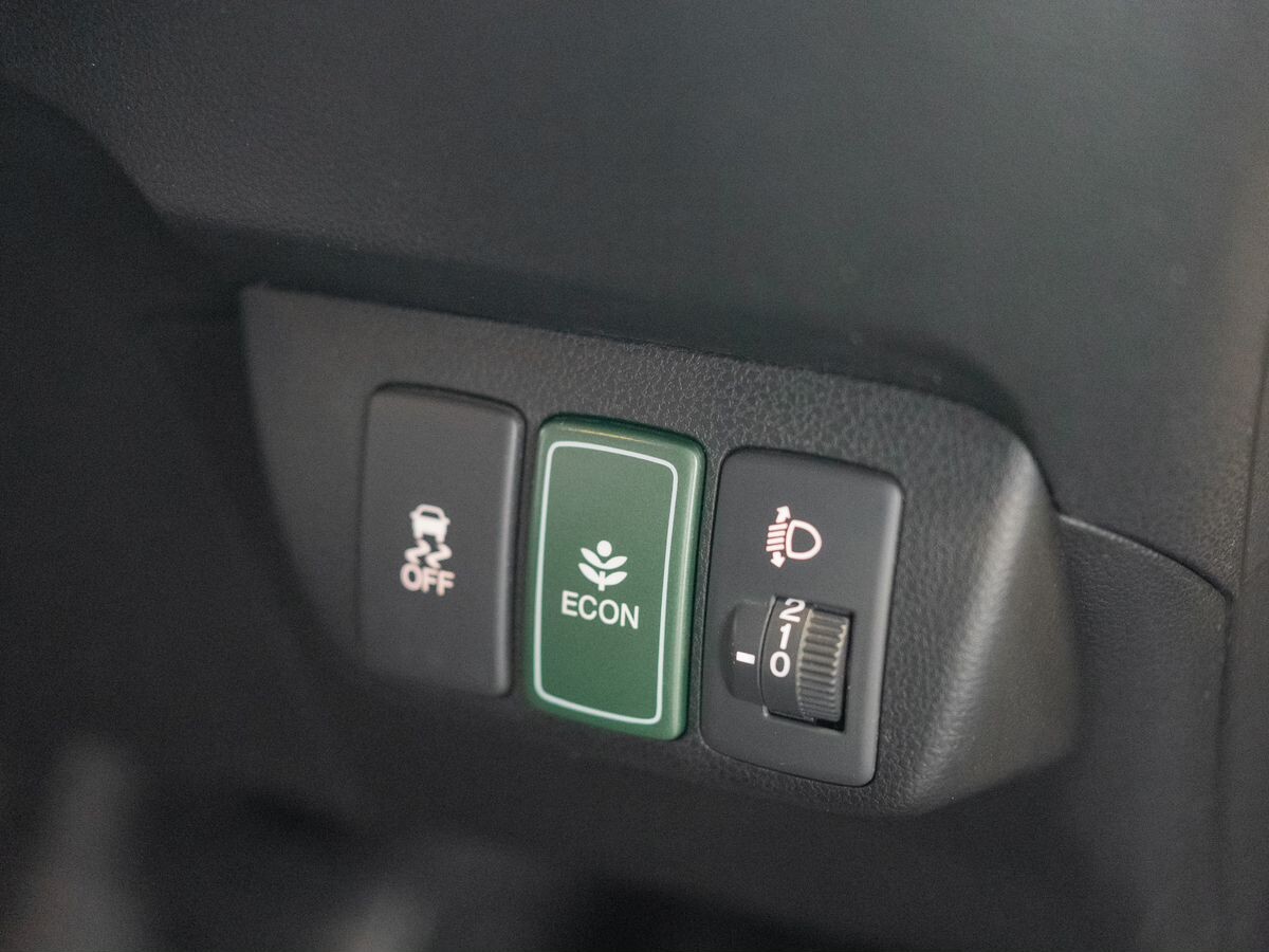 Honda Fit Shuttle 2012 - фото автомобиля