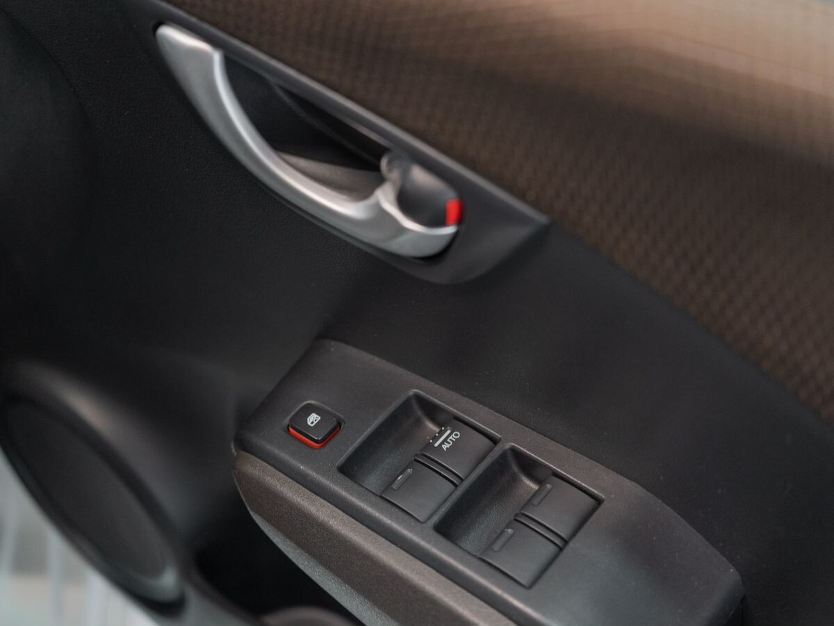 Honda Fit Shuttle 2012 - фото автомобиля