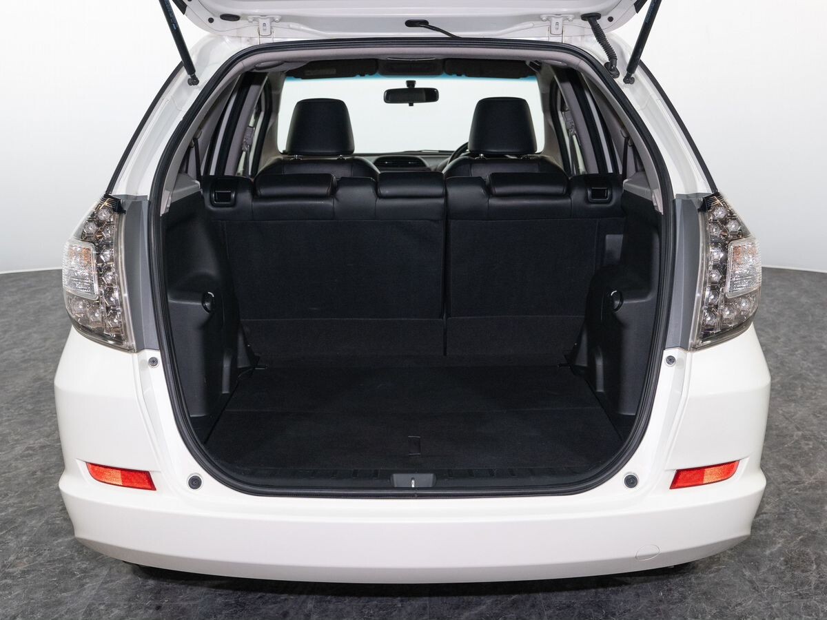 Honda Fit Shuttle 2012 - фото автомобиля