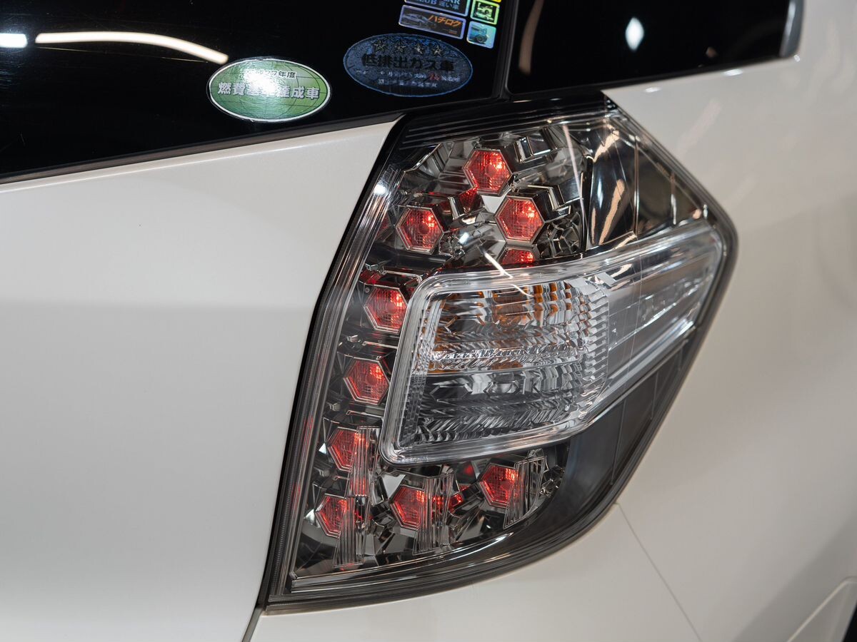 Honda Fit Shuttle 2012 - фото автомобиля