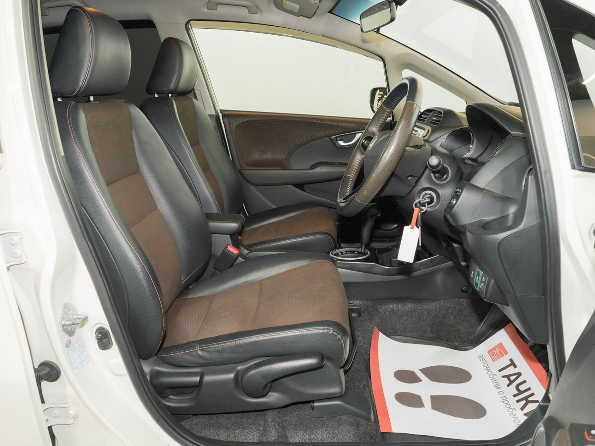 Honda Fit Shuttle 2012 - фото автомобиля