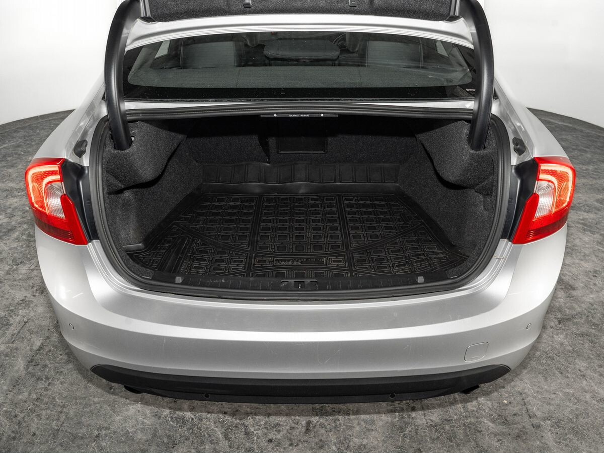Volvo S60 2012 - фото автомобиля