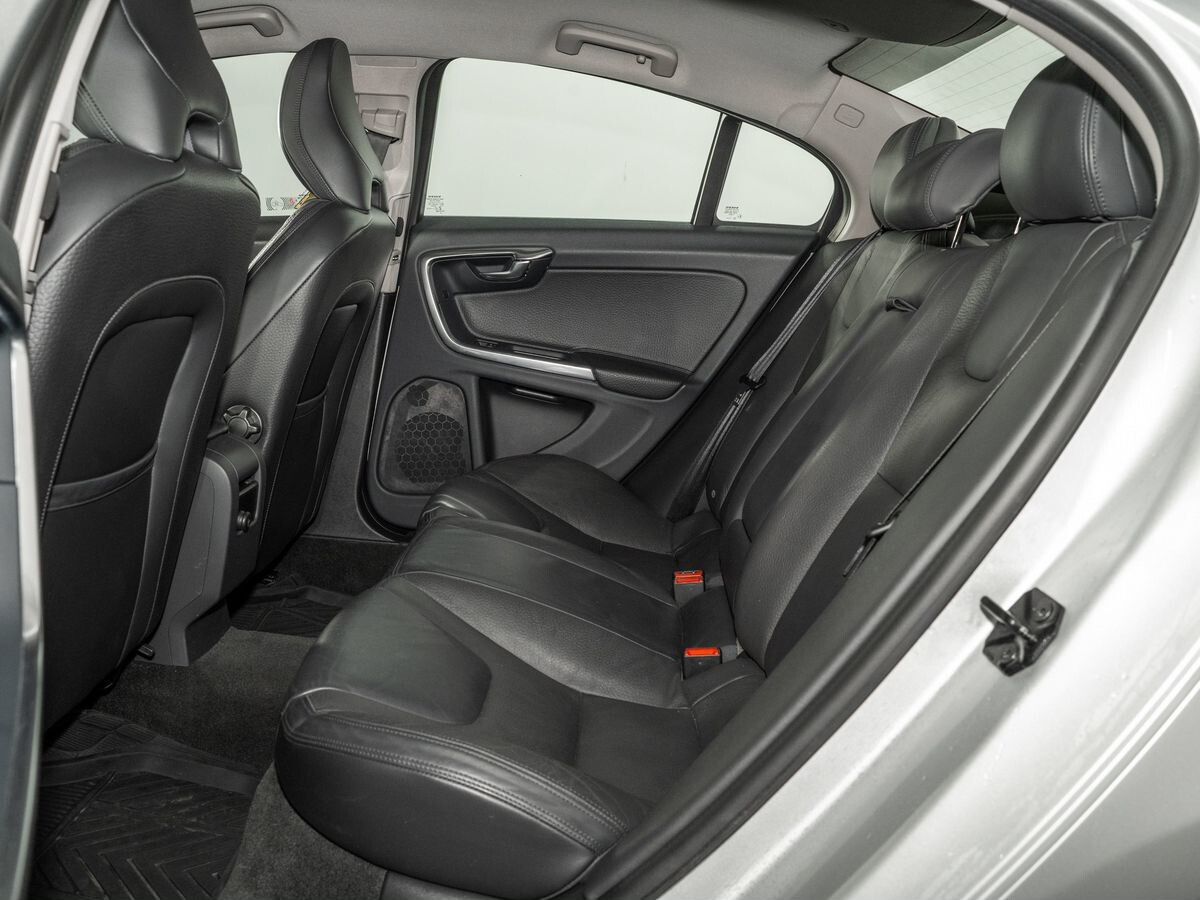 Volvo S60 2012 - фото автомобиля