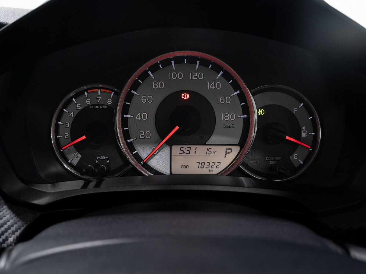 Toyota Corolla Fielder 2012 - фото автомобиля