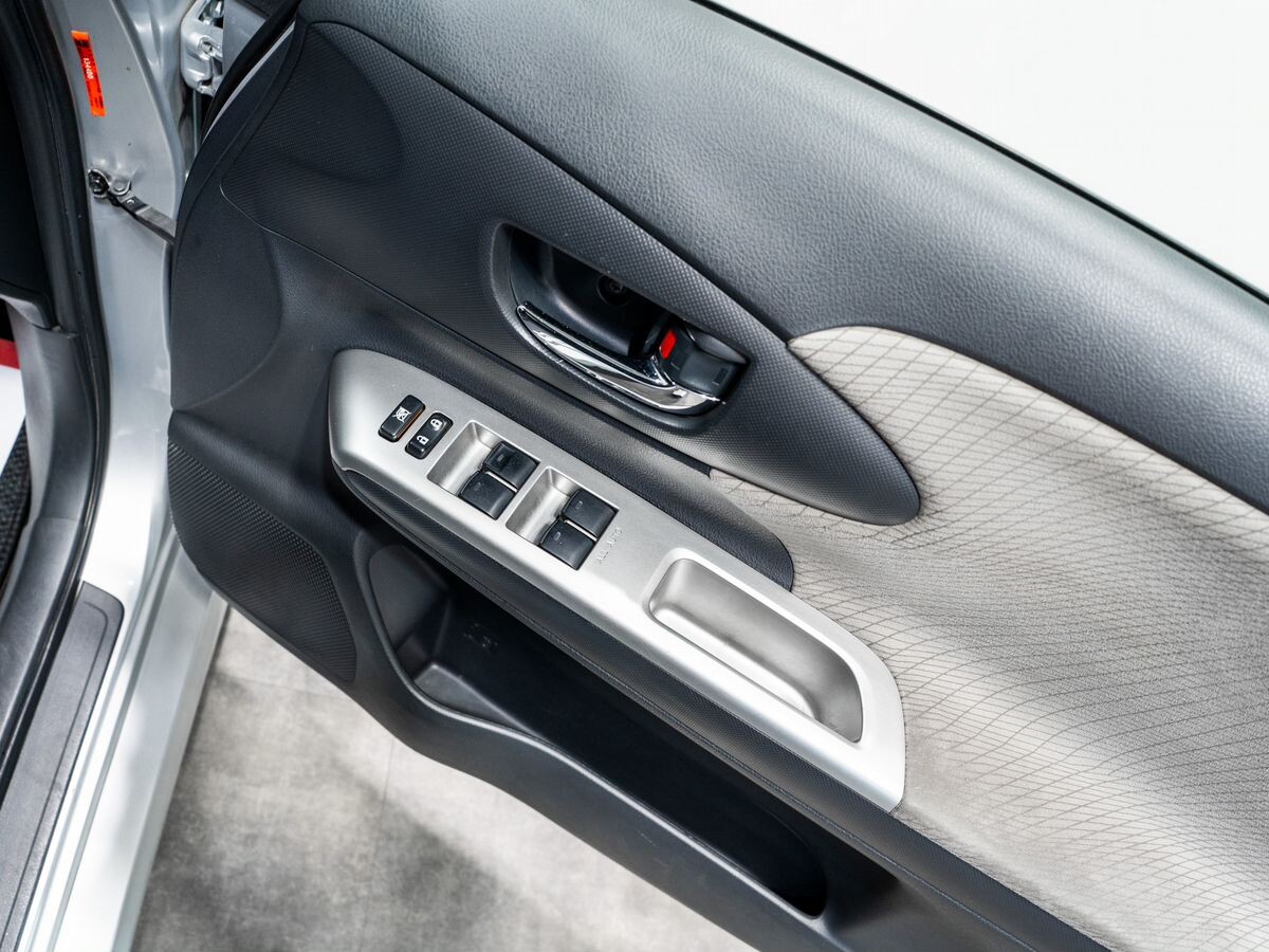 Toyota Wish 2009 - фото автомобиля