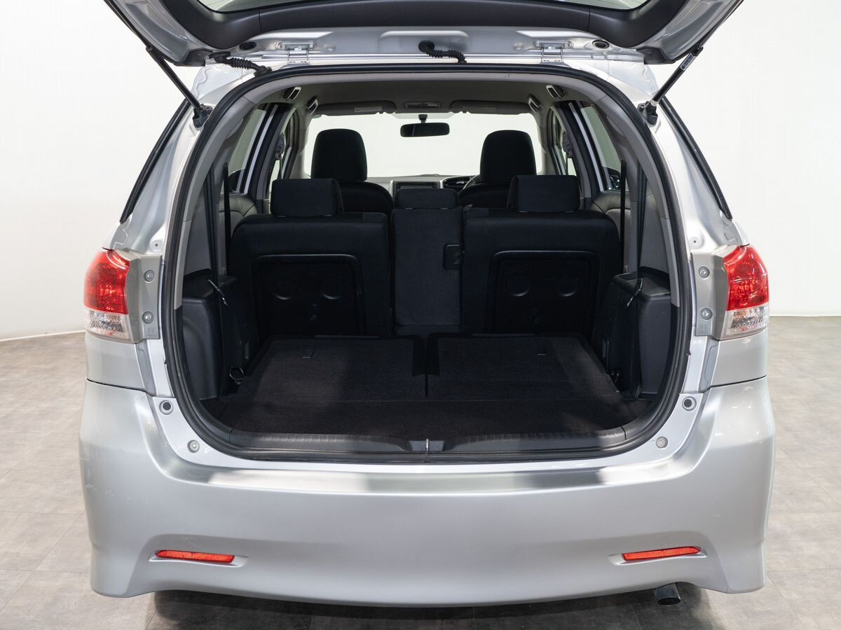 Toyota Wish 2009 - фото автомобиля