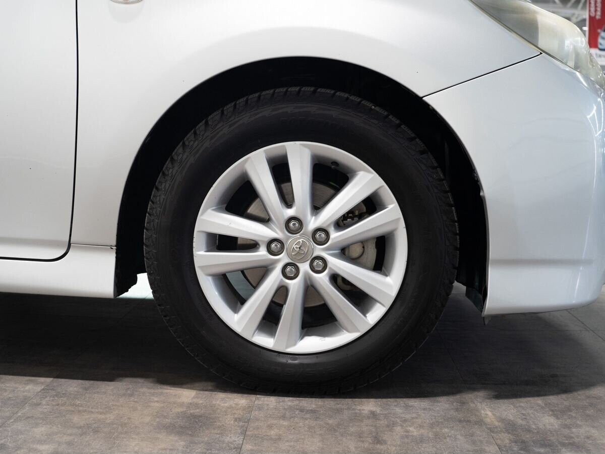 Toyota Wish 2009 - фото автомобиля