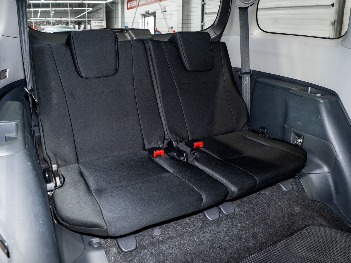 Toyota Wish 2009 - фото автомобиля