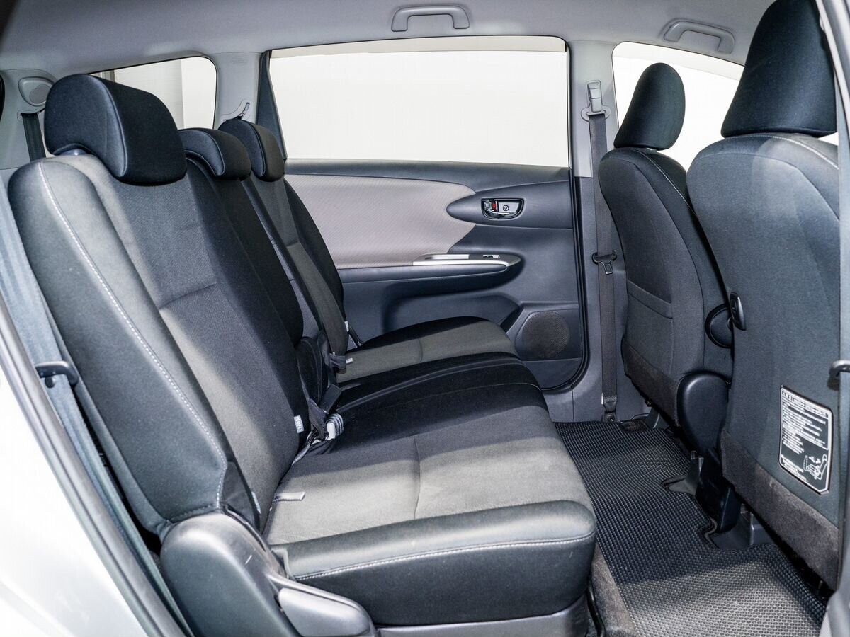 Toyota Wish 2009 - фото автомобиля