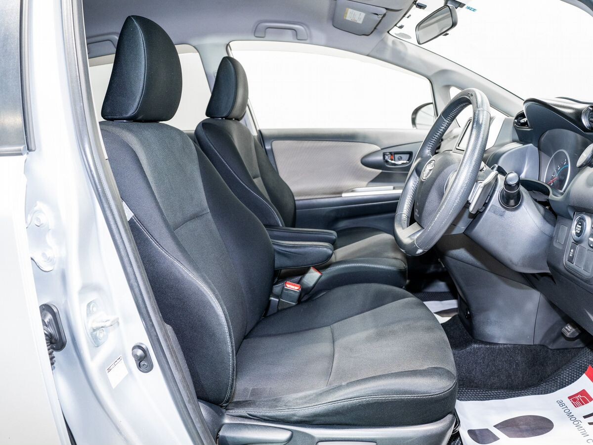 Toyota Wish 2009 - фото автомобиля
