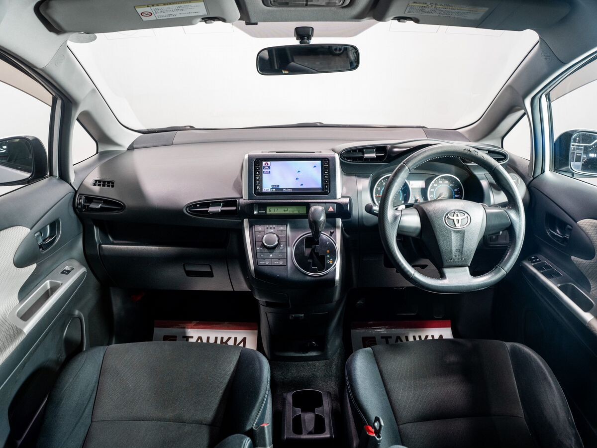 Toyota Wish 2009 - фото автомобиля