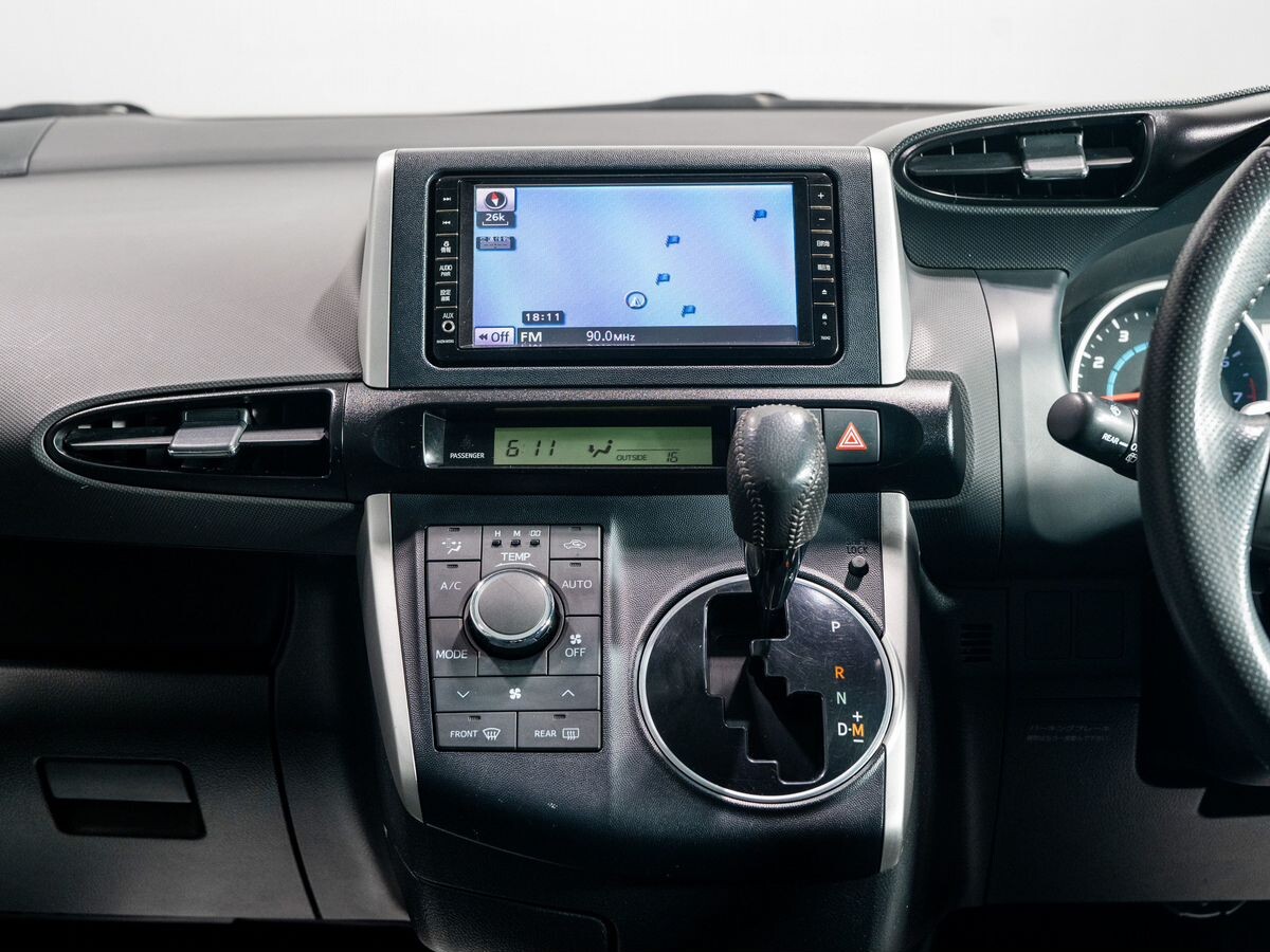 Toyota Wish 2009 - фото автомобиля