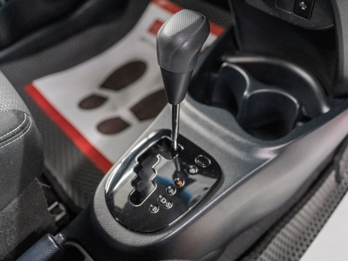 Toyota Vitz 2019 - фото автомобиля