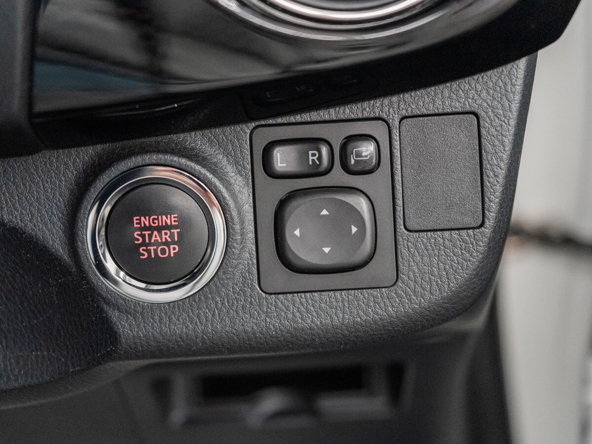 Toyota Vitz 2019 - фото автомобиля
