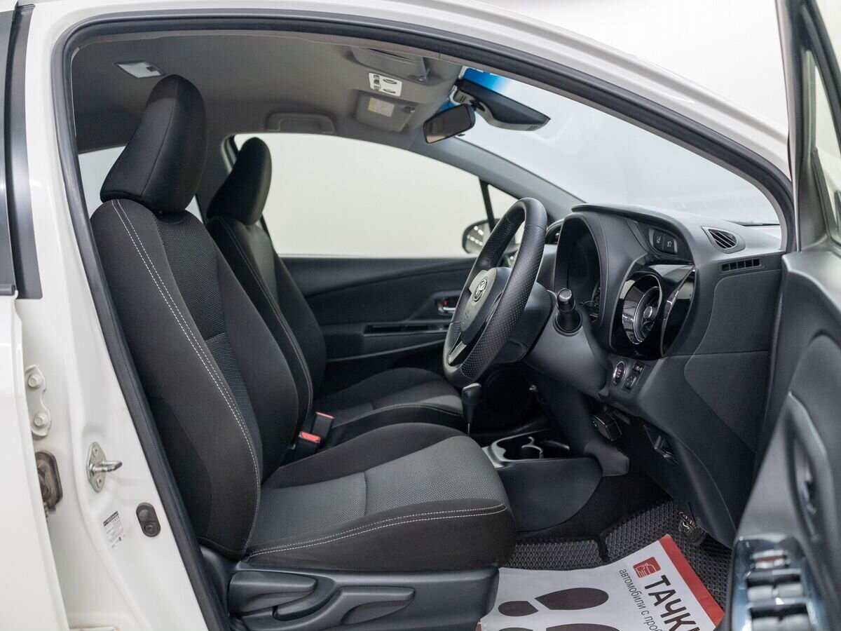 Toyota Vitz 2019 - фото автомобиля
