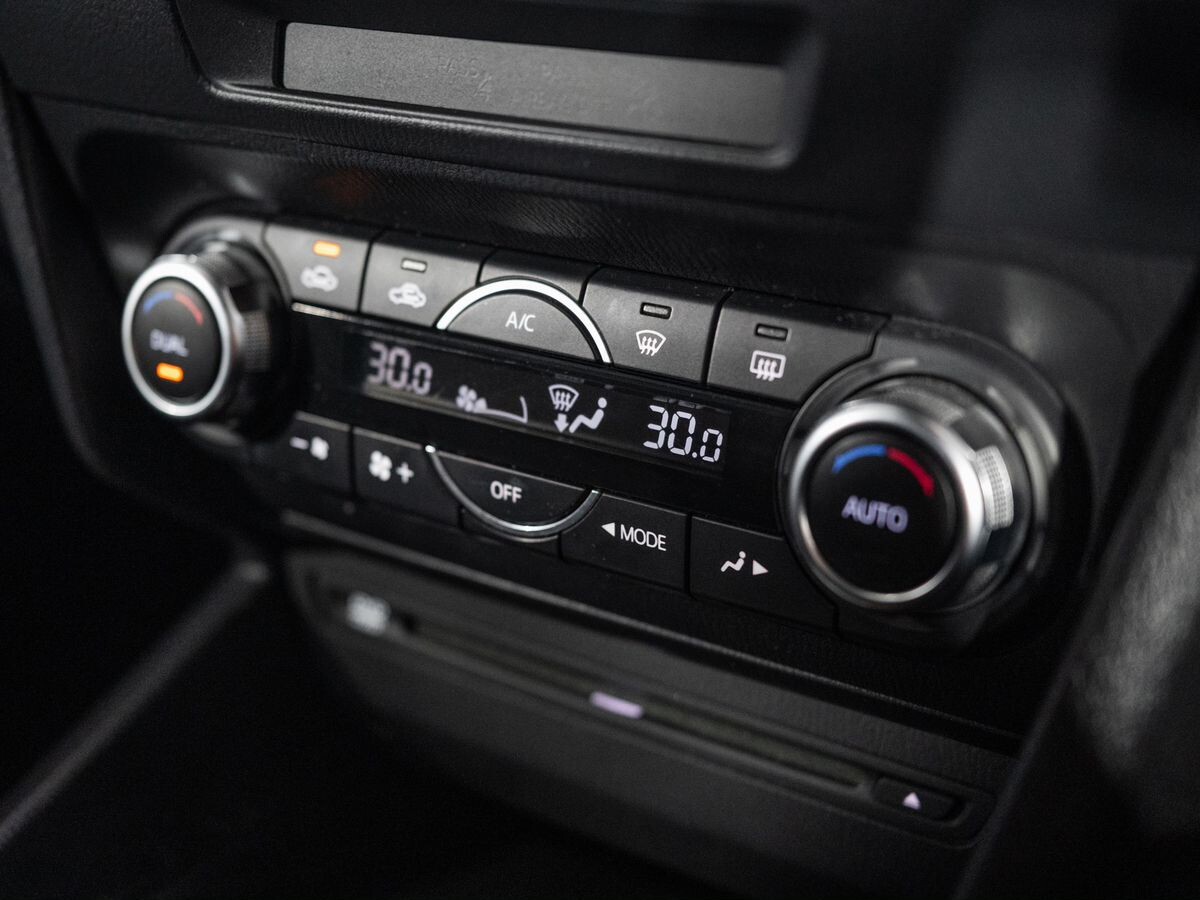 Mazda Axela 2014 - фото автомобиля