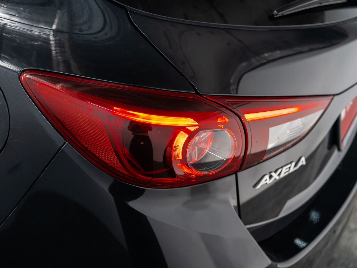 Mazda Axela 2017 - фото автомобиля