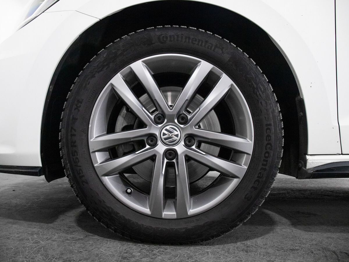 Volkswagen Touran 2017 - фото автомобиля