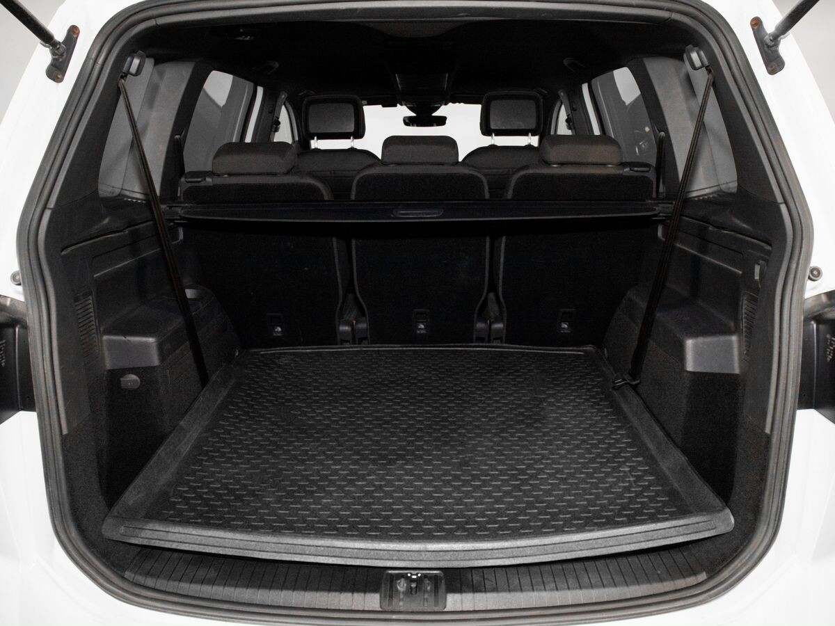 Volkswagen Touran 2017 - фото автомобиля