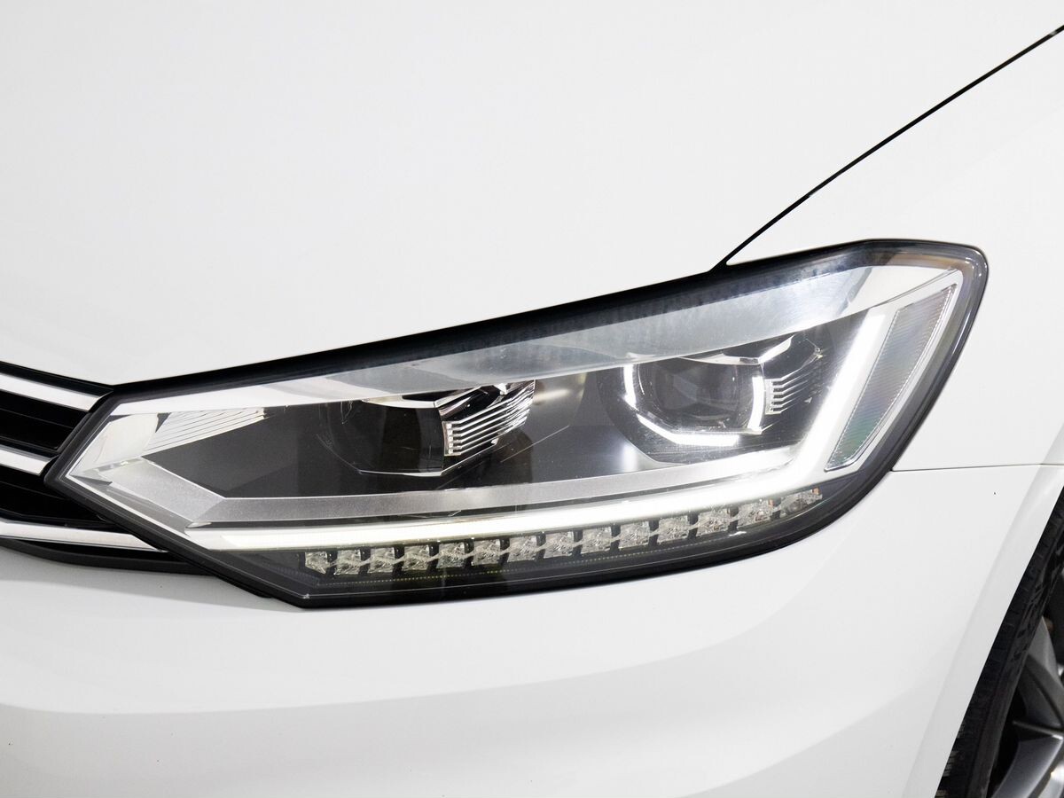 Volkswagen Touran 2017 - фото автомобиля