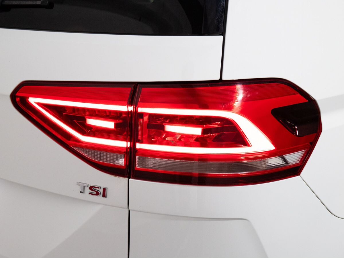 Volkswagen Touran 2017 - фото автомобиля