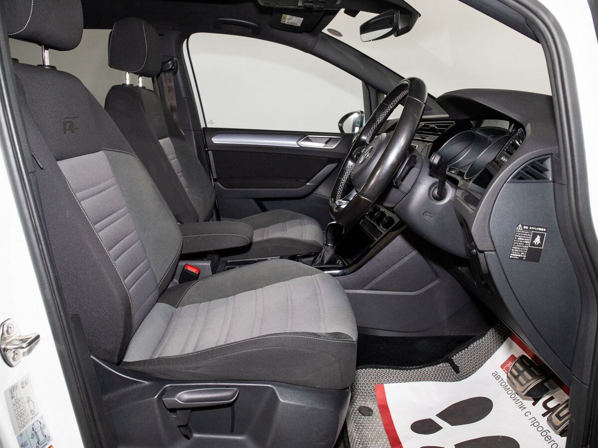 Volkswagen Touran 2017 - фото автомобиля