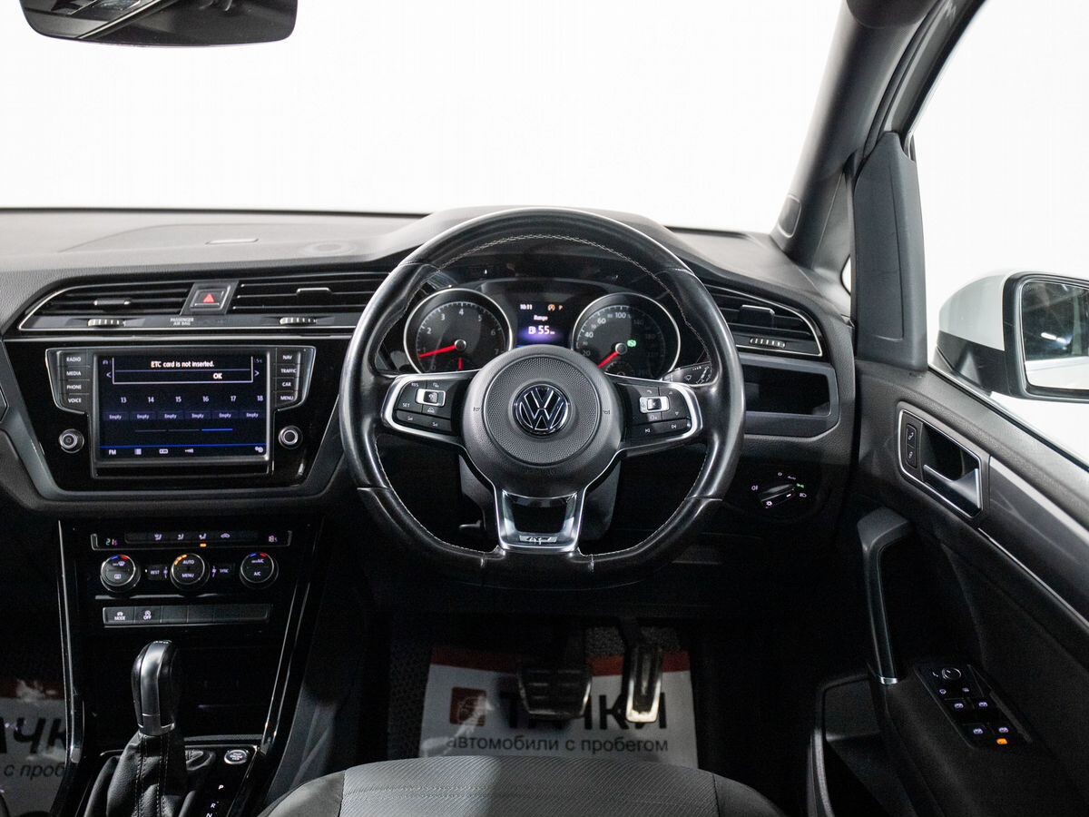 Volkswagen Touran 2017 - фото автомобиля