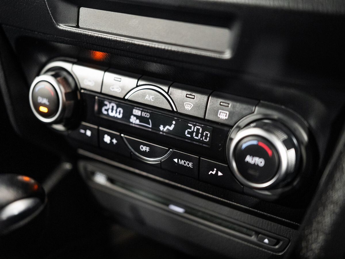 Mazda Axela 2015 - фото автомобиля