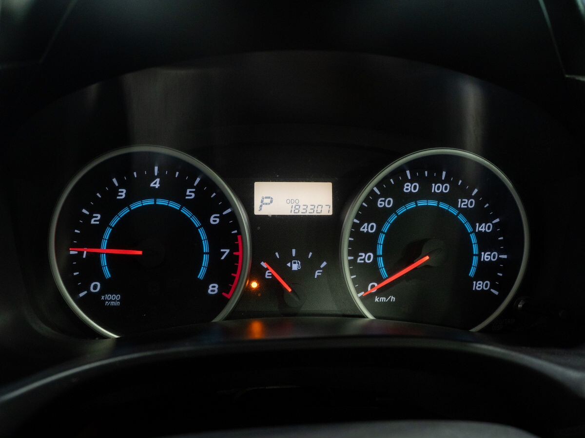 Toyota Wish 2010 - фото автомобиля